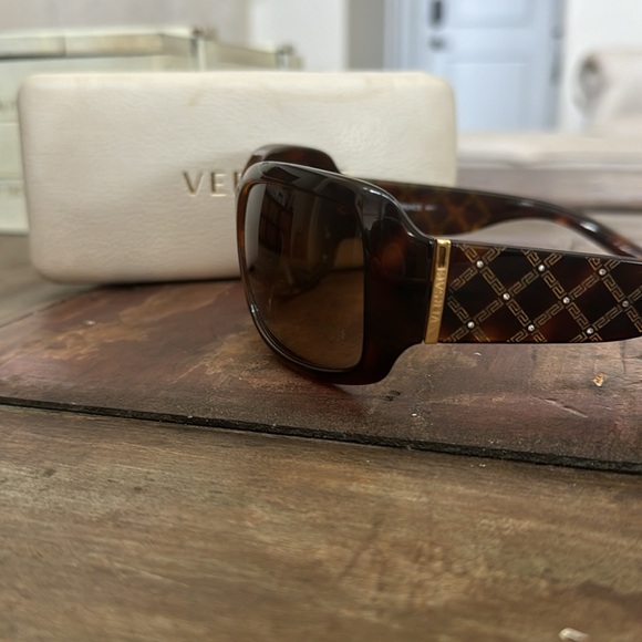 Versace sunglasses - Picture 2 of 5